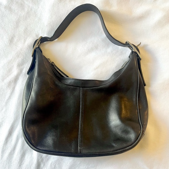 Coach Handbags - Vintage Y2K Coach Shoulder Bag